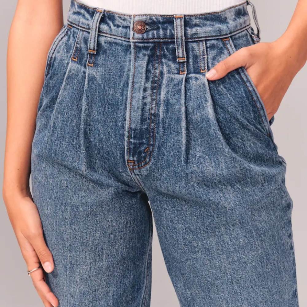 ABERCROMBIE AND FITCH MOM JEANS